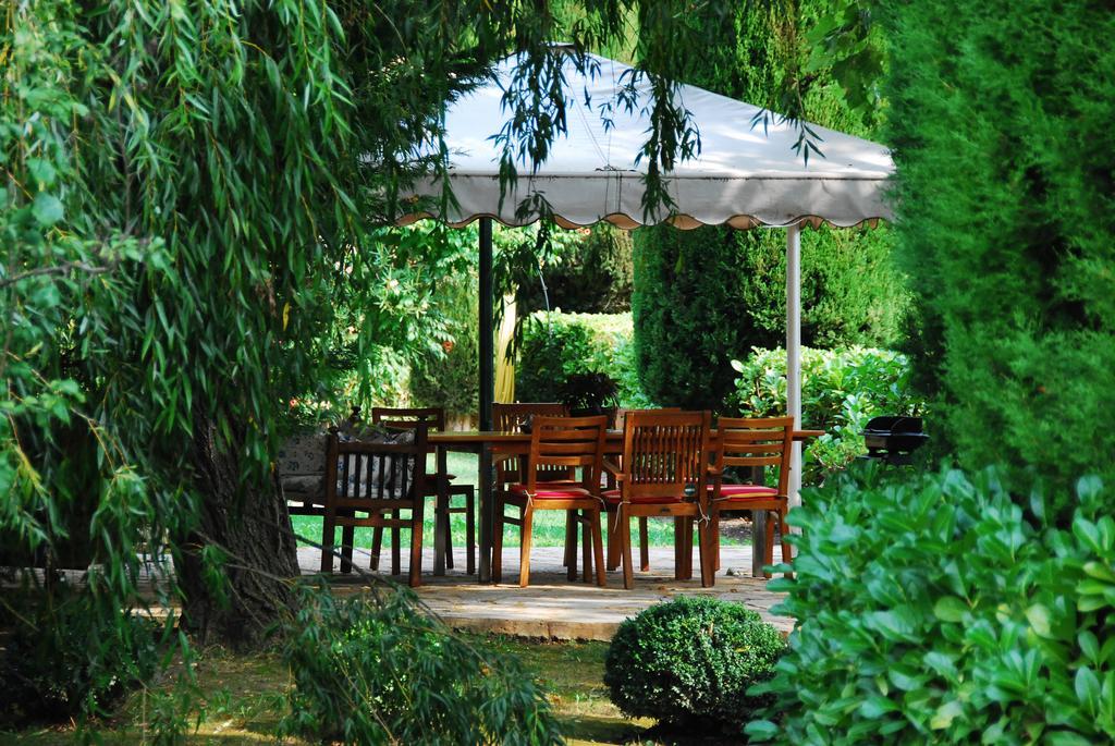 Domaine Du Moulin Hotel Saint-Laurent-des-Arbres Exterior foto